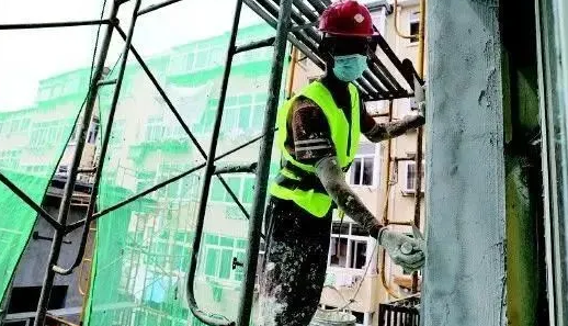 青島市北區(qū)已啟動2020老舊樓院外墻保溫改造工程,涉及居民1800余戶